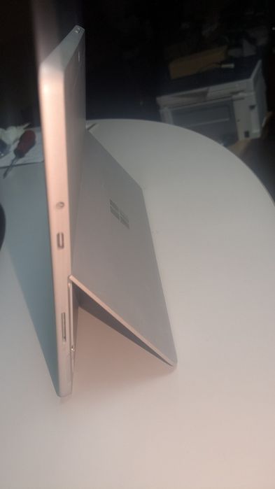 Microsoft Surface Go 3 Pentium 10.5" 8/128