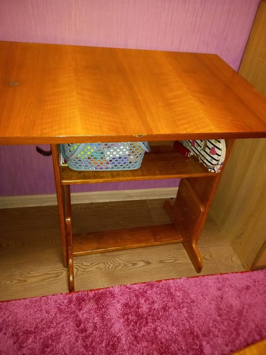 Продам стіл зі стулом парта для дитини