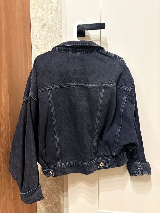 Czarna kurtka jeansowa marki Zara rozmiar S