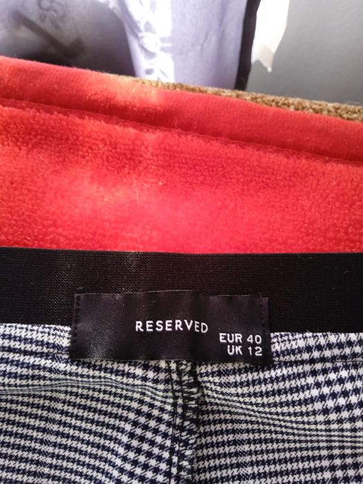 Męskie spodnie w kratę Reserved 40