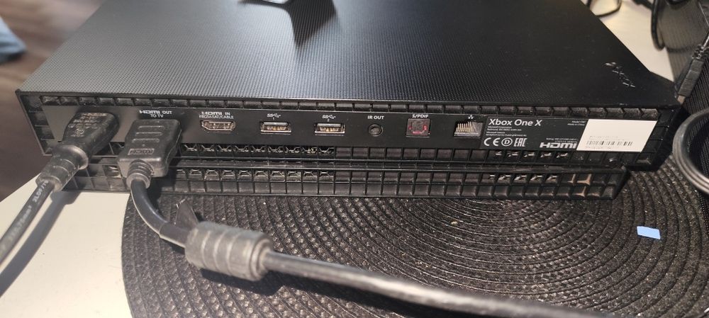 Xbox one x 1tb edycja project skorpion pad gra
