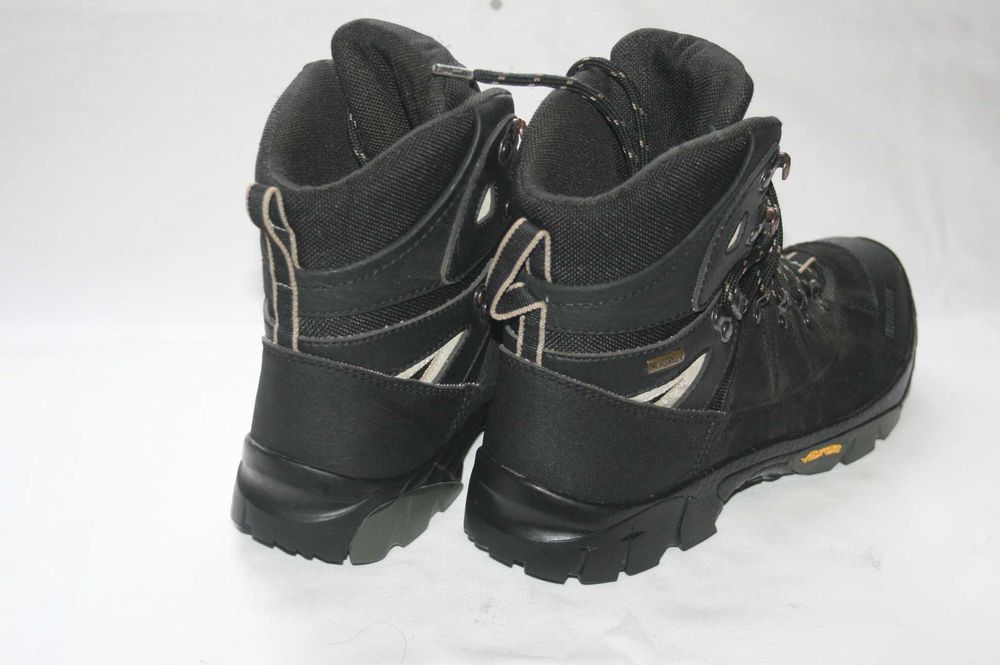 Трекінгові  черевики  роз. 42  уст.26.5см.