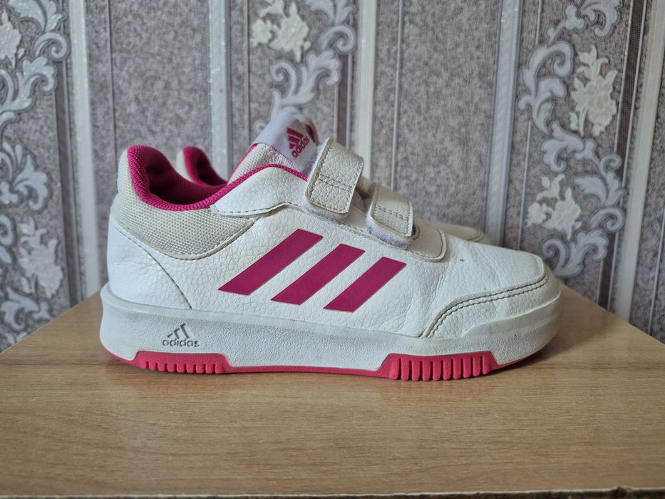 Оригінальні кросівки Adidas