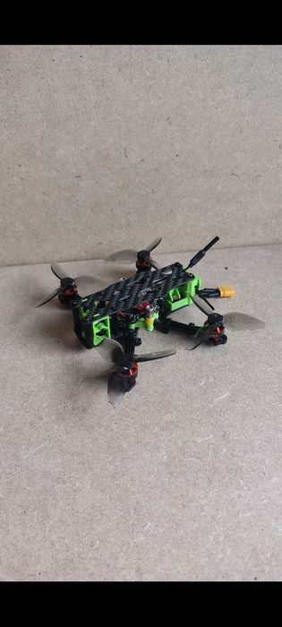 Dron FPV 2.5 cala mini freestyle
