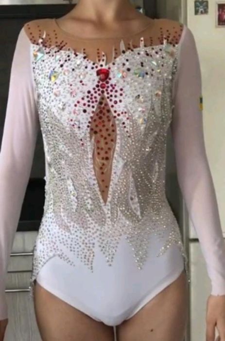 Білий купальник для художньої гімнастики