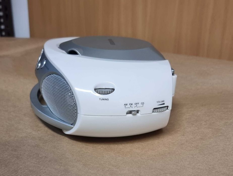 Przenośny radioodbiornik z odtwarzaczem CD NIKKEI NCD400WT