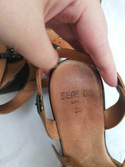 Sandálias Castanhas de Salto