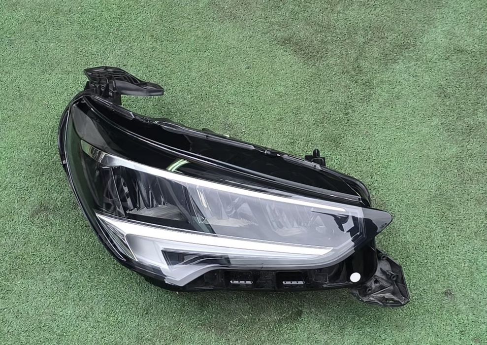 Farol/Ótica direita LED Opel Corsa F