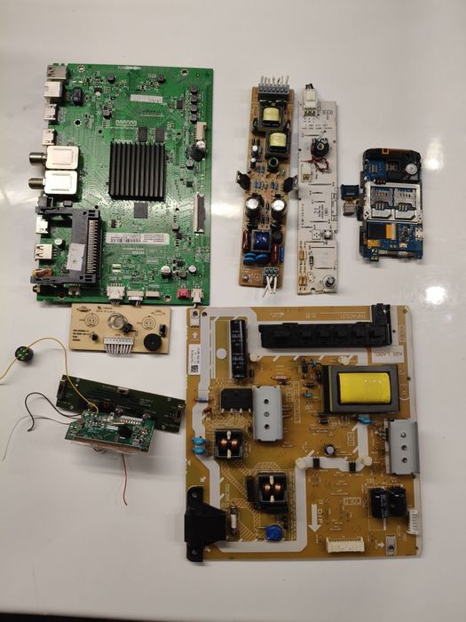 7 płytek elektronicznych