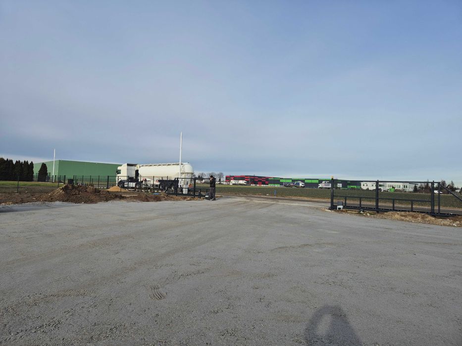 Wynajmę plac na parking TIR/maszyny budowlane/baza transportowa/inne