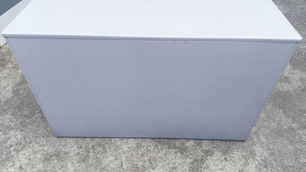 Armário arquivo em bom estado