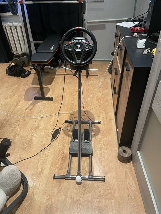 Thrustmaster T150 + pedały + stojak – kompletny zestaw