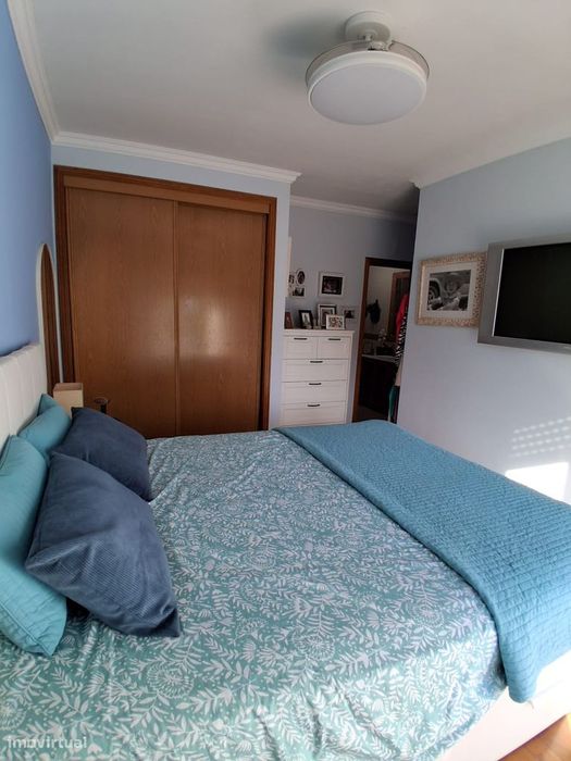 Apartamento T3 com varanda em Carcavelos