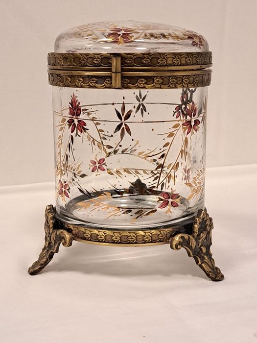 Bomboneira com adornos