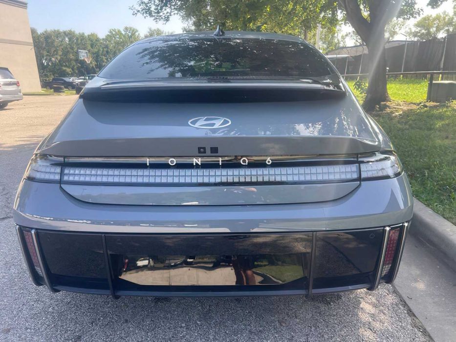 Hyundai Ioniq 6      2024