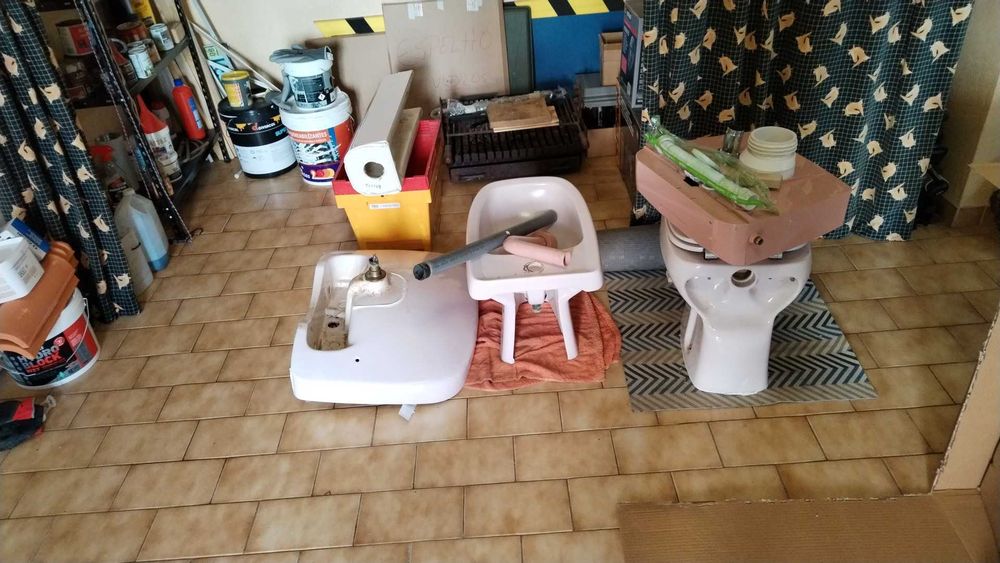 Sanita e bidé e lavatório