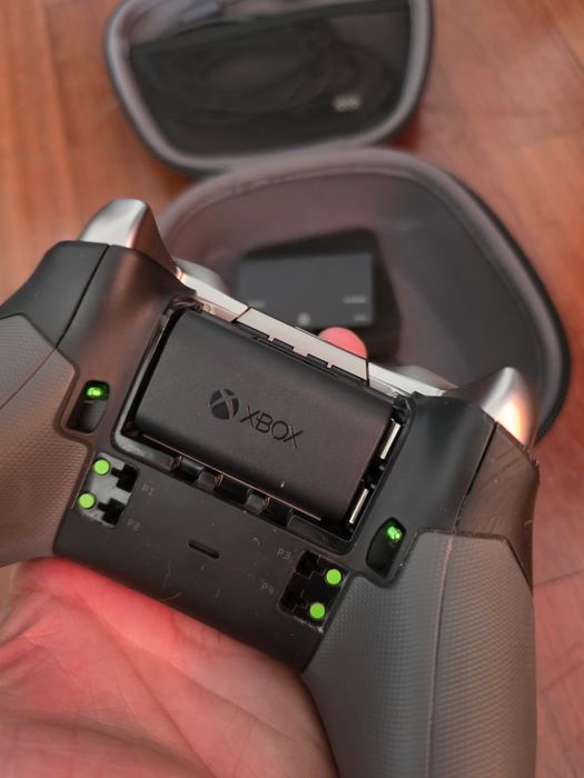 Comando Xbox Elite Wireless Controller + Estojo e Acessórios