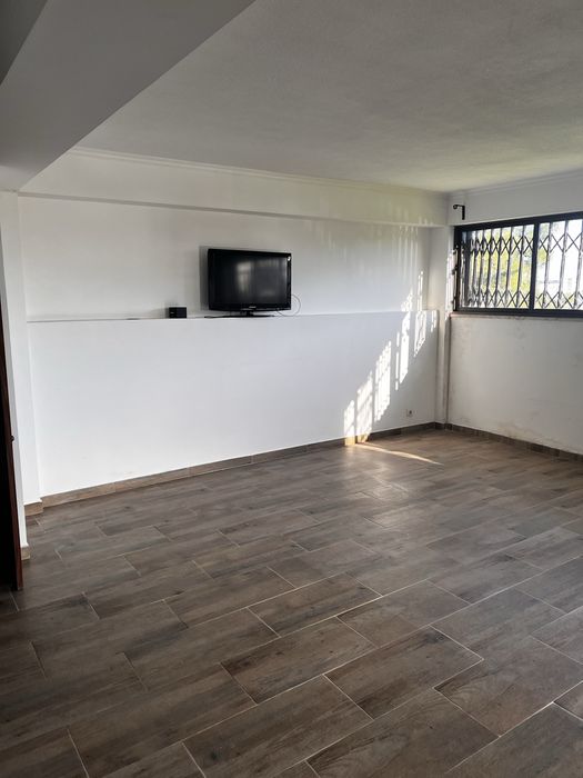 Aluga-se t4 vale milhaços