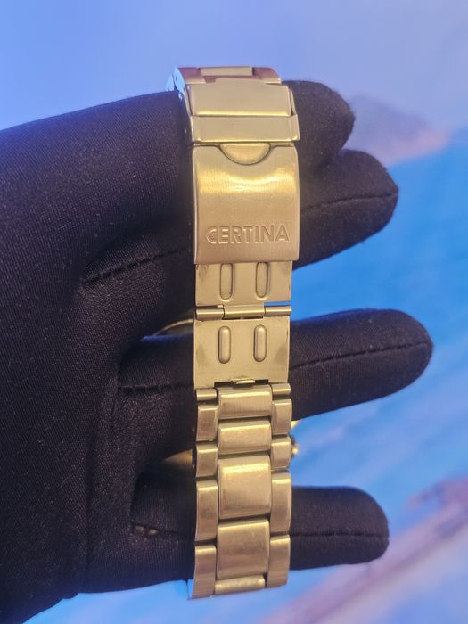 У продажу Certina