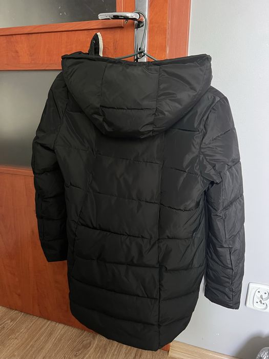 Długa kurtka zimowa czarna z kapturem