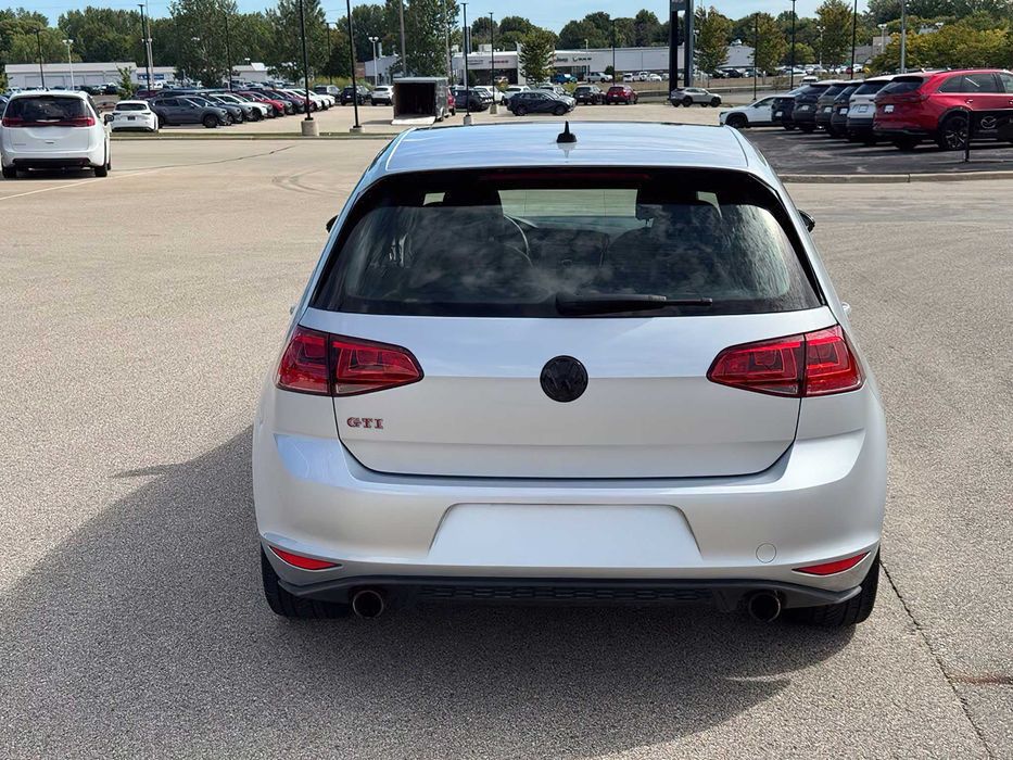 Volkswagen Golf GTI SE 4-Door      2017