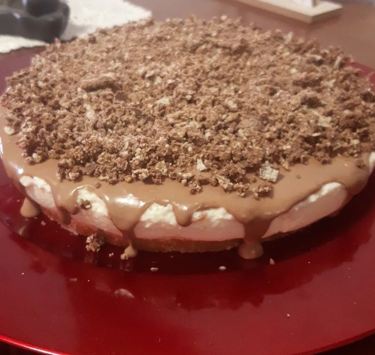 Faço bolos, doces e salgados