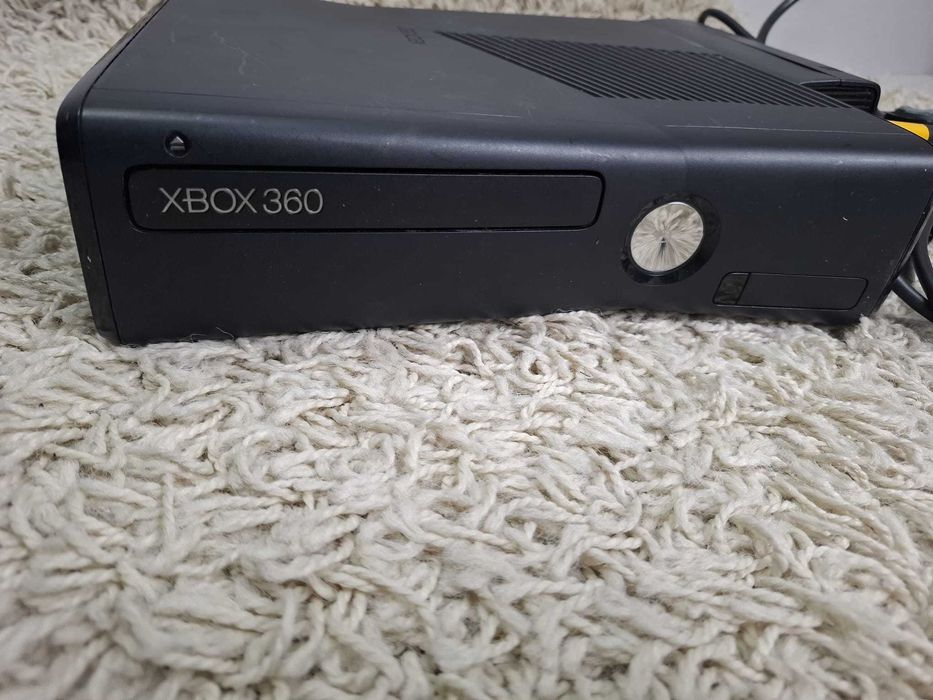 Xbox 360 konsola model 1439 dysk 250GB pad okablowanie zasilacz