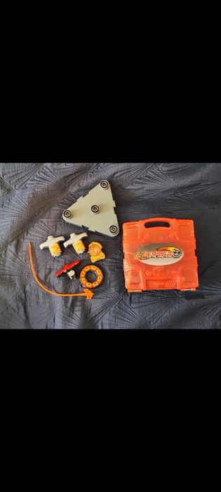 Zestaw Beyblade: Walizka, wyrzutnie, bączki i akcesoria