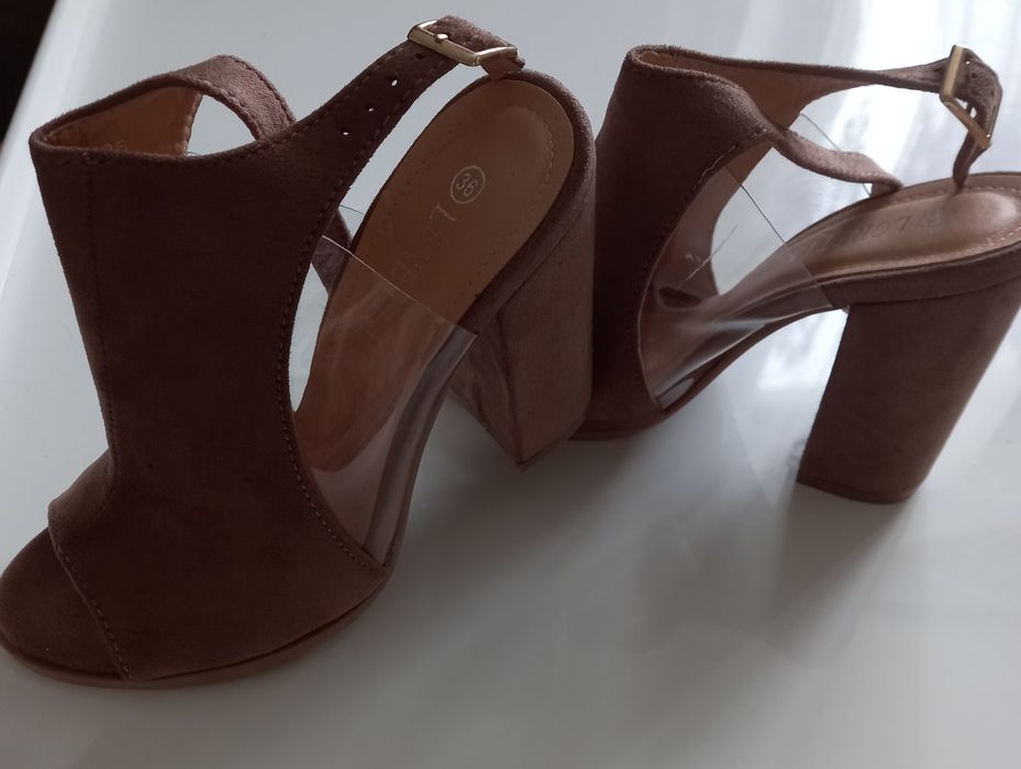 Жіночі босоніжки