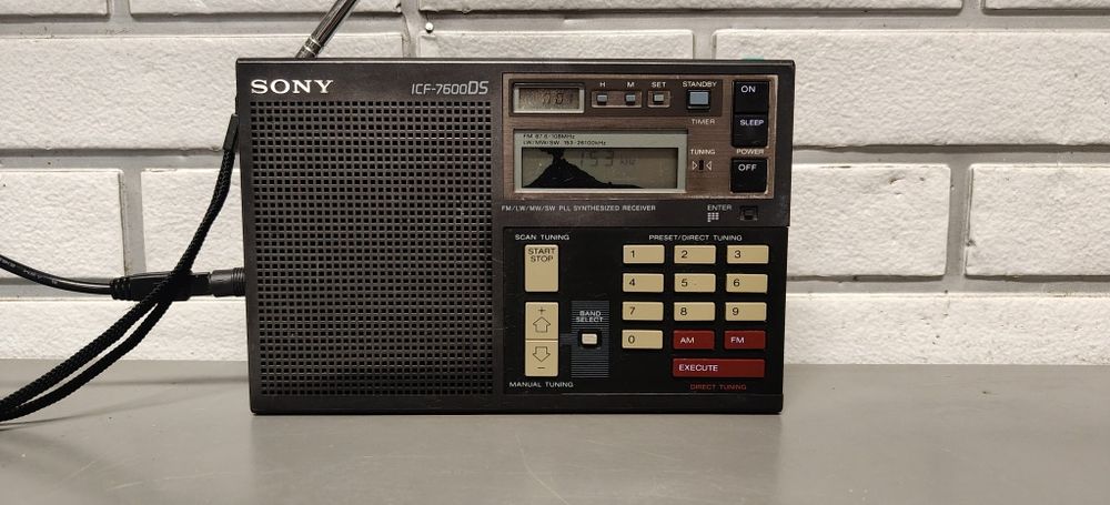 Radio globalne SONY ICF-7600DS.