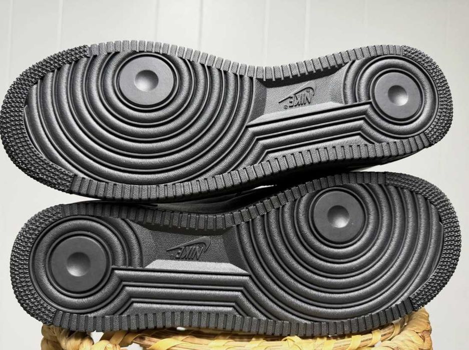 Nike_Air_Force_1_Low_Supreme_Black R.42