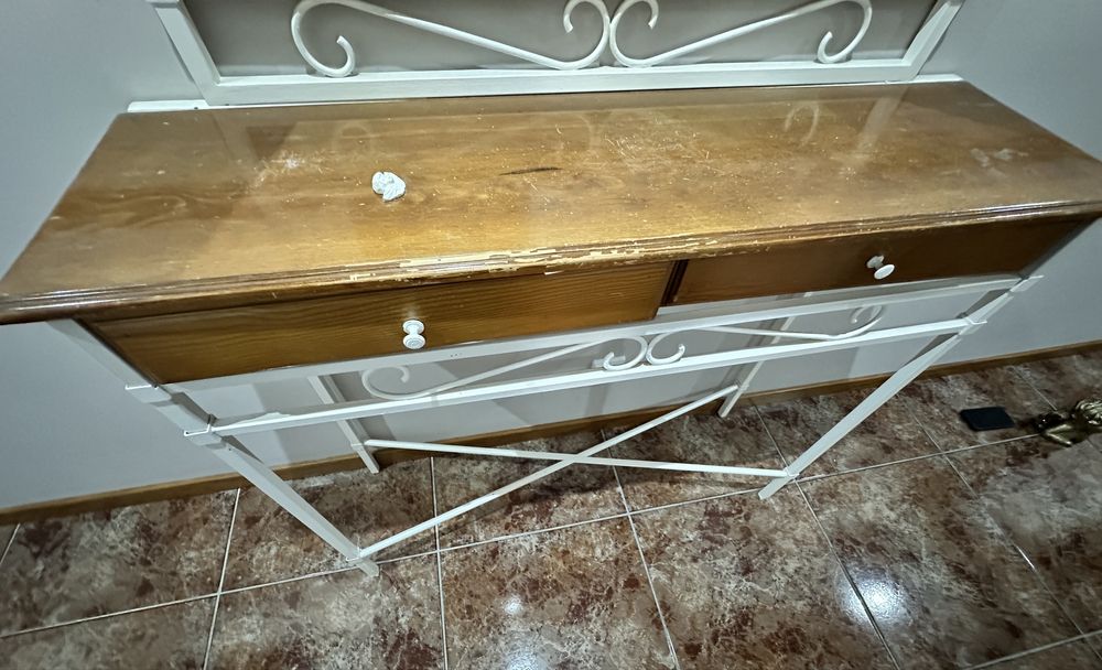 Móvel de entrada em ferro e madeira 1,10m x 33 cm altura 90 cm com espelho 90cm x 90 cm