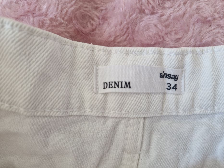 Biale spodenki sinsay