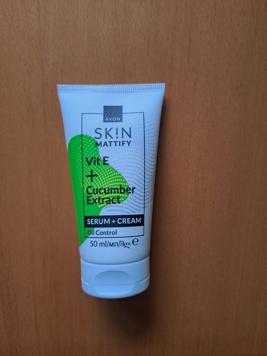 Matujące serum i krem do twarzy 2 w 1 Avon