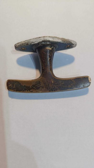 Stare klamki okienne z mosiądzu mosiężne