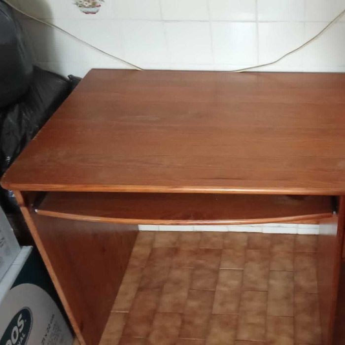 secretaria em pinho tratado cor de mel
