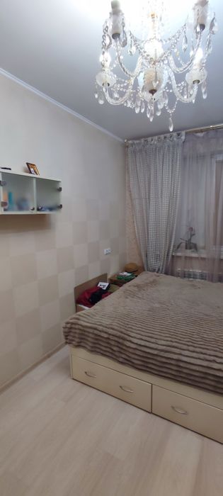 Продам  трехкімнатну квартиру  в центрі
