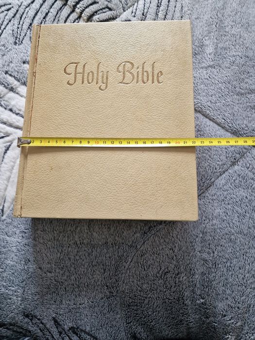 Big Book Holy Bible, Bíblia grande escrita em inglês