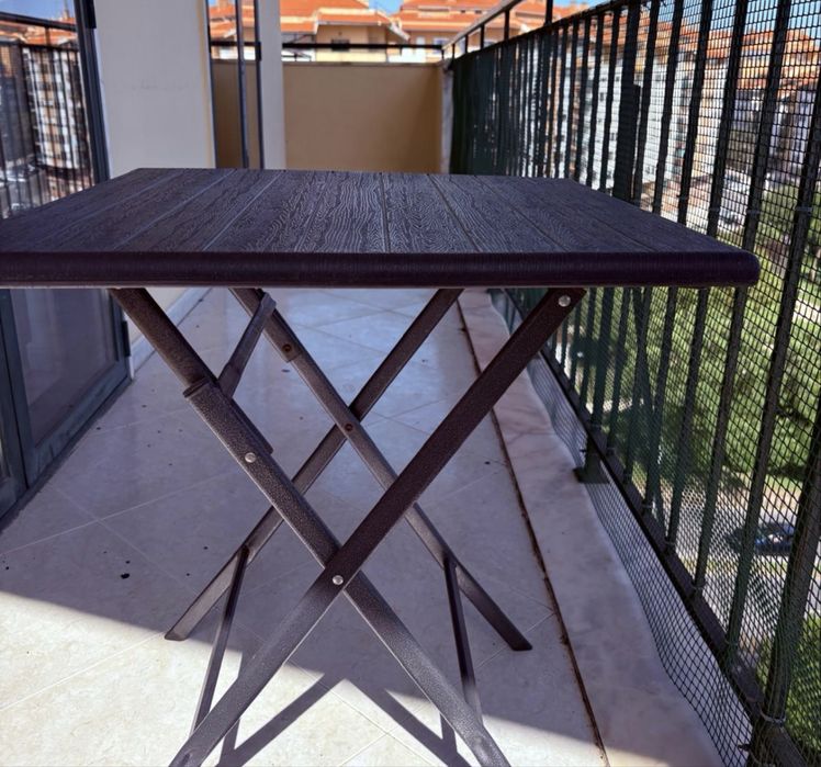 Mesa exterior quadrada