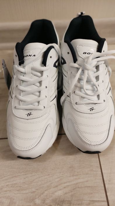 Кросівки BONA 43 розмір, білі
