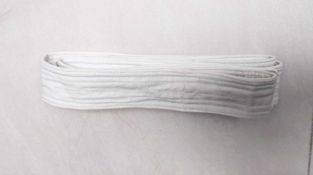 Cintos de karaté laranja e branco (vendo separado 2€ cada)