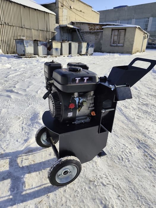 Бензиновий щепоріз Бобер 7 к.с. Подрібнювач гілок.