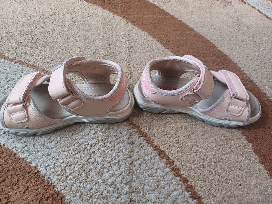 Levi's sandálias em rosa