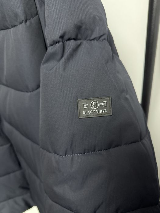 Чоловіча зимова куртка від бренду Black Vinyl.