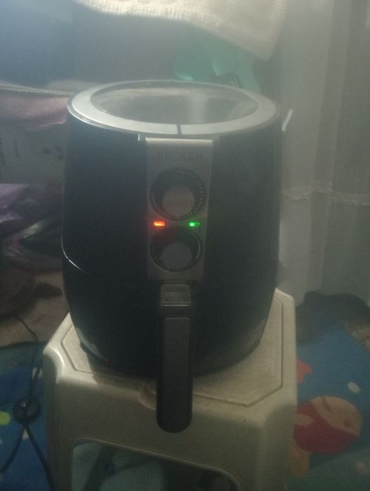 Fritadeira de ar quente a trabalhar bem