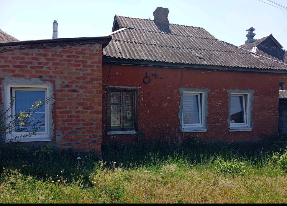 Продам полдома Змиёв Харьковская область..Недорого.