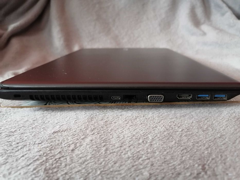 Na Sprzedaż: Acer Aspire E5-575 i5-7200U/4GB/500/Win10 + dysk SSD