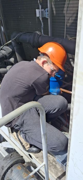 Обслуговування холодильного обладнання.