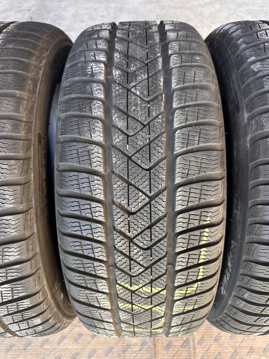 Резина зимная.    Pirelli.    225.50.17.    Romania