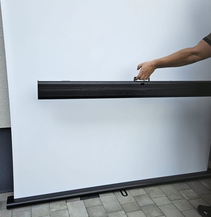 Ekran projekcyjny podłogowy 180cm do rzutnika projektora